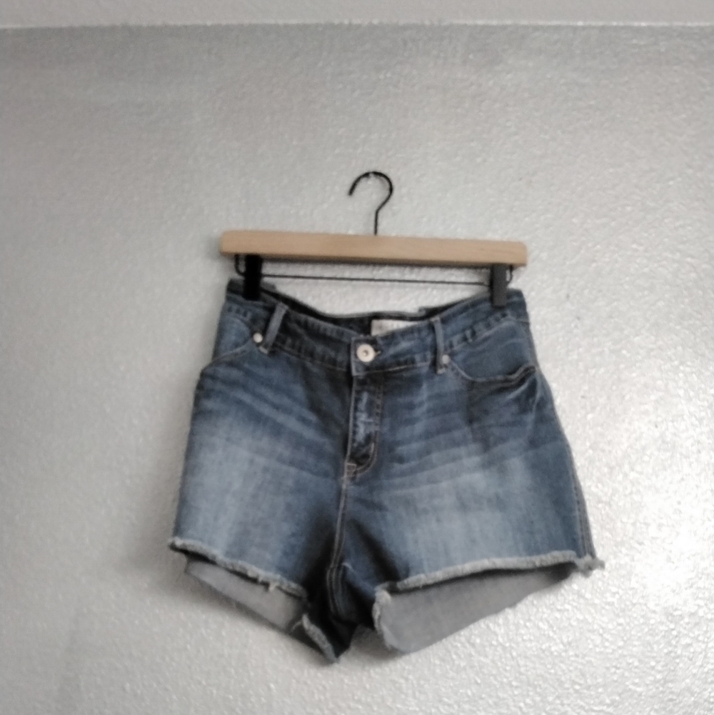 Torrid Denim Cutoff' Jeans   Size  20